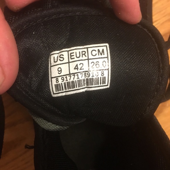 Like new Lebron James size 9 basketball shoes - Picture 5 of 5